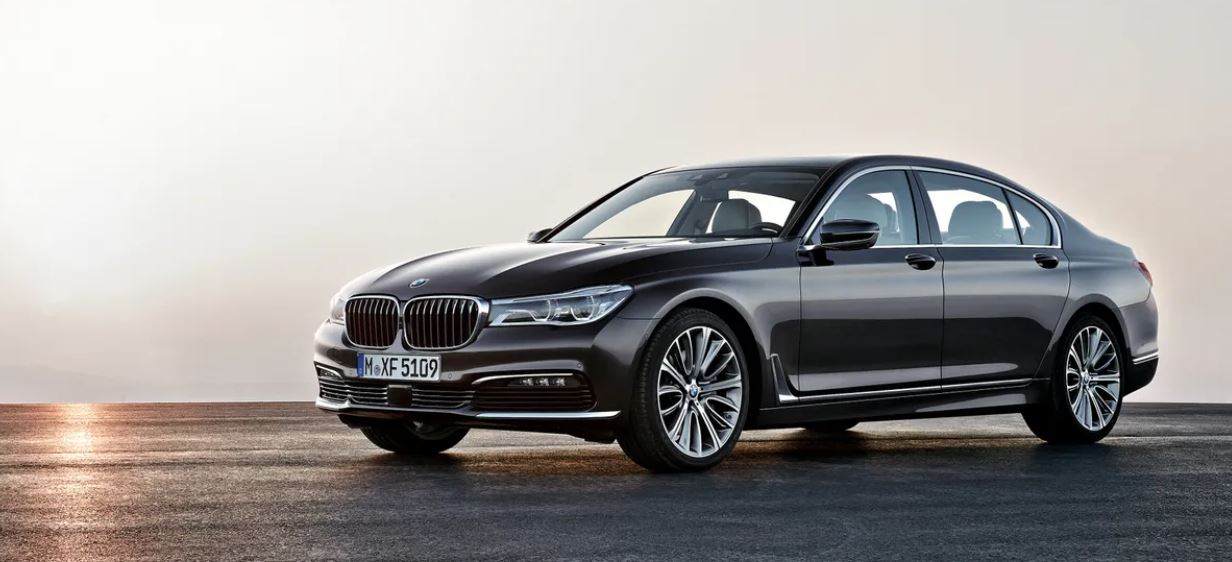 Choosing Between BMW 7 Series and 5 Series